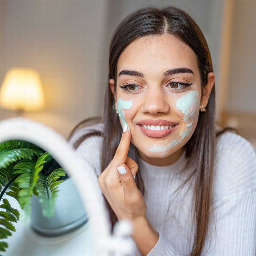 4 Methods To Pamper Your self and Care For Your Pores and skin At The Similar Time