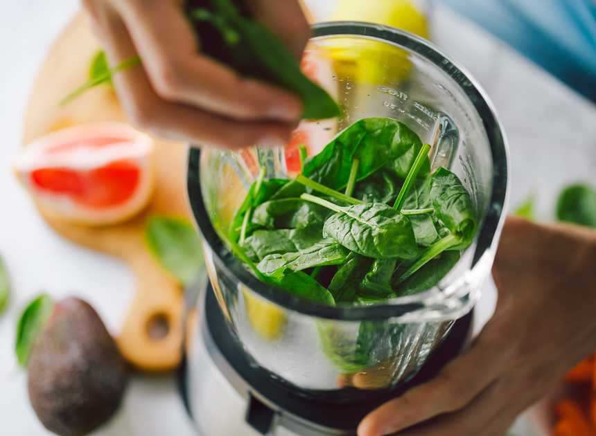  One Major Effect Eating Spinach Has on Your Gut, New Study Says