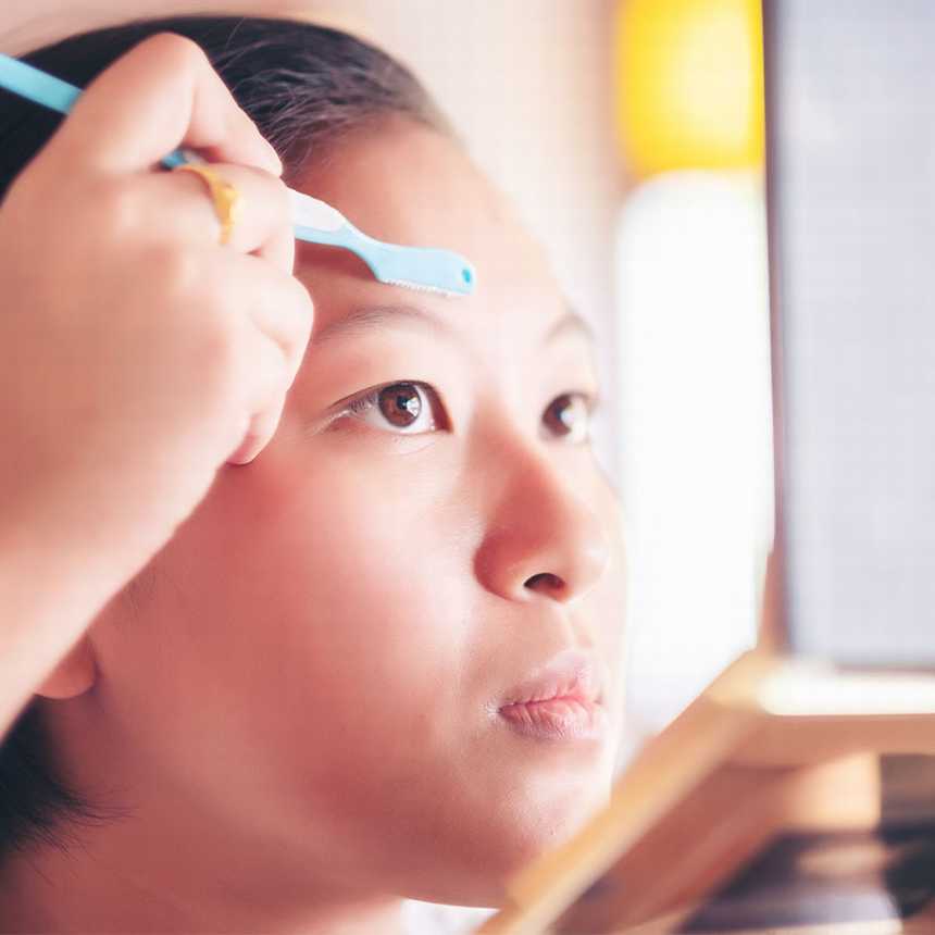 Tips on how to Use an Eyebrow Razor